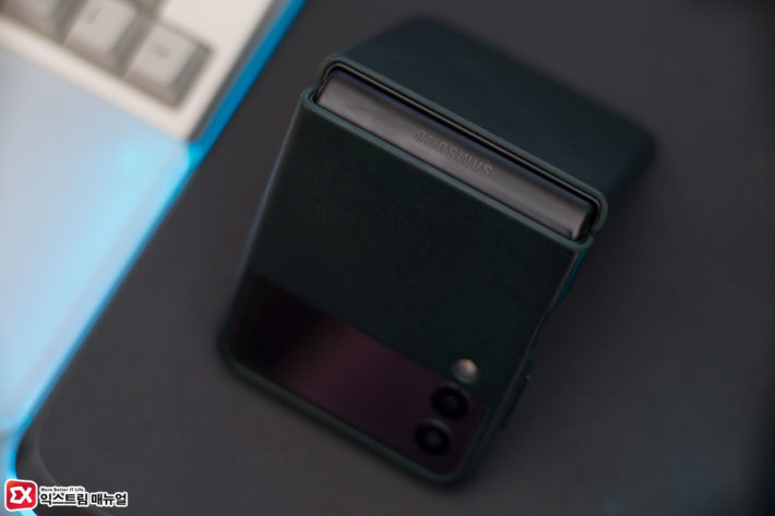 Samsung Galaxy Z Flip 3 Genuine Leather Case Review 9